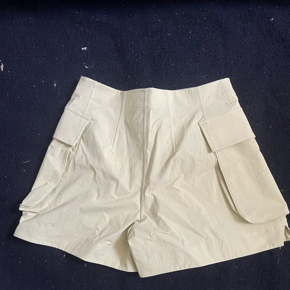 Lululemon Trek Cargo Shorts - Picture 1 of 6